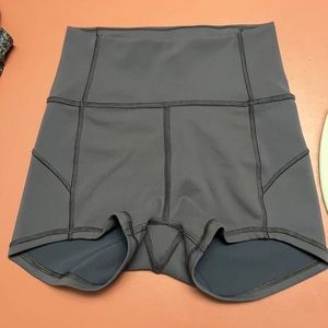 Lululemon in movement short 2.5”